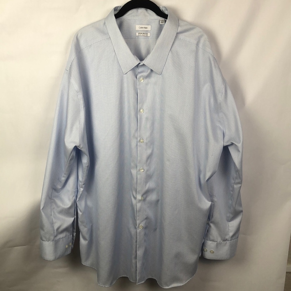 Calvin Klein Men's Button Shirt Infinite Non Iron Blue pinstripe 34 35